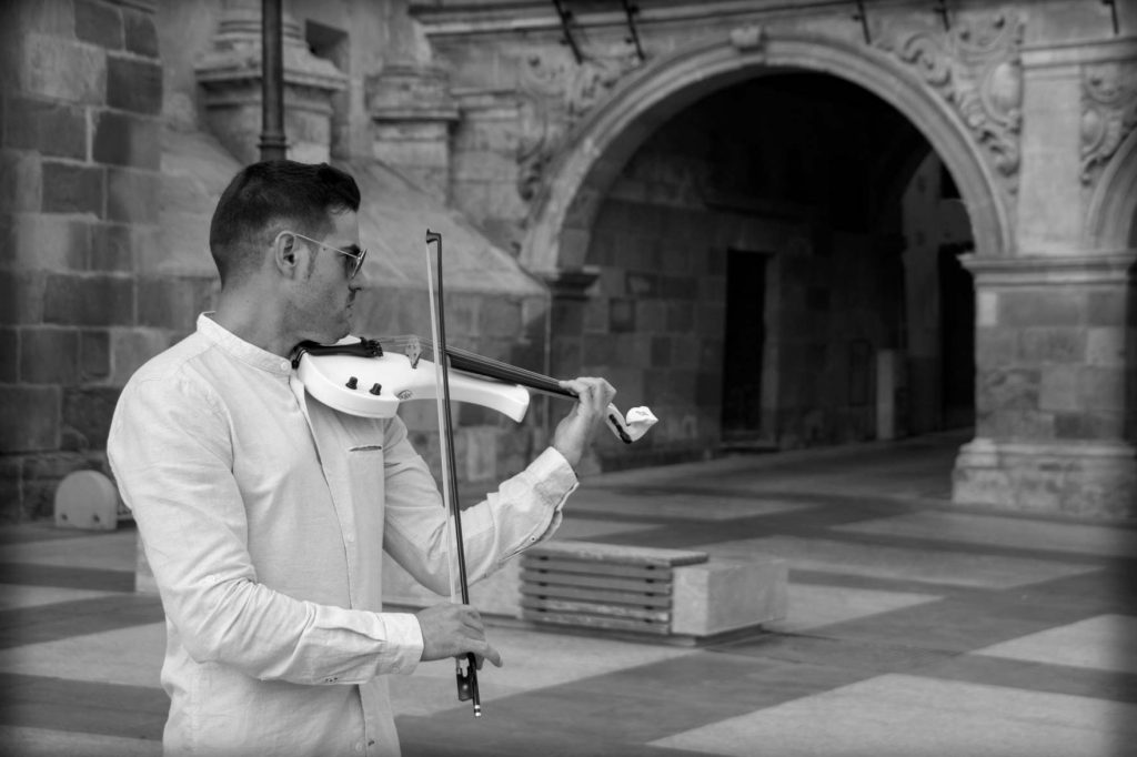 Fernand Gardiner - Eventos Musicales - cover con Violín